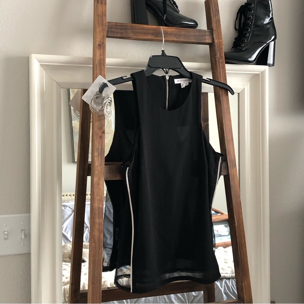 BCBGENERATION Unique sheer side and back black top SZ XS